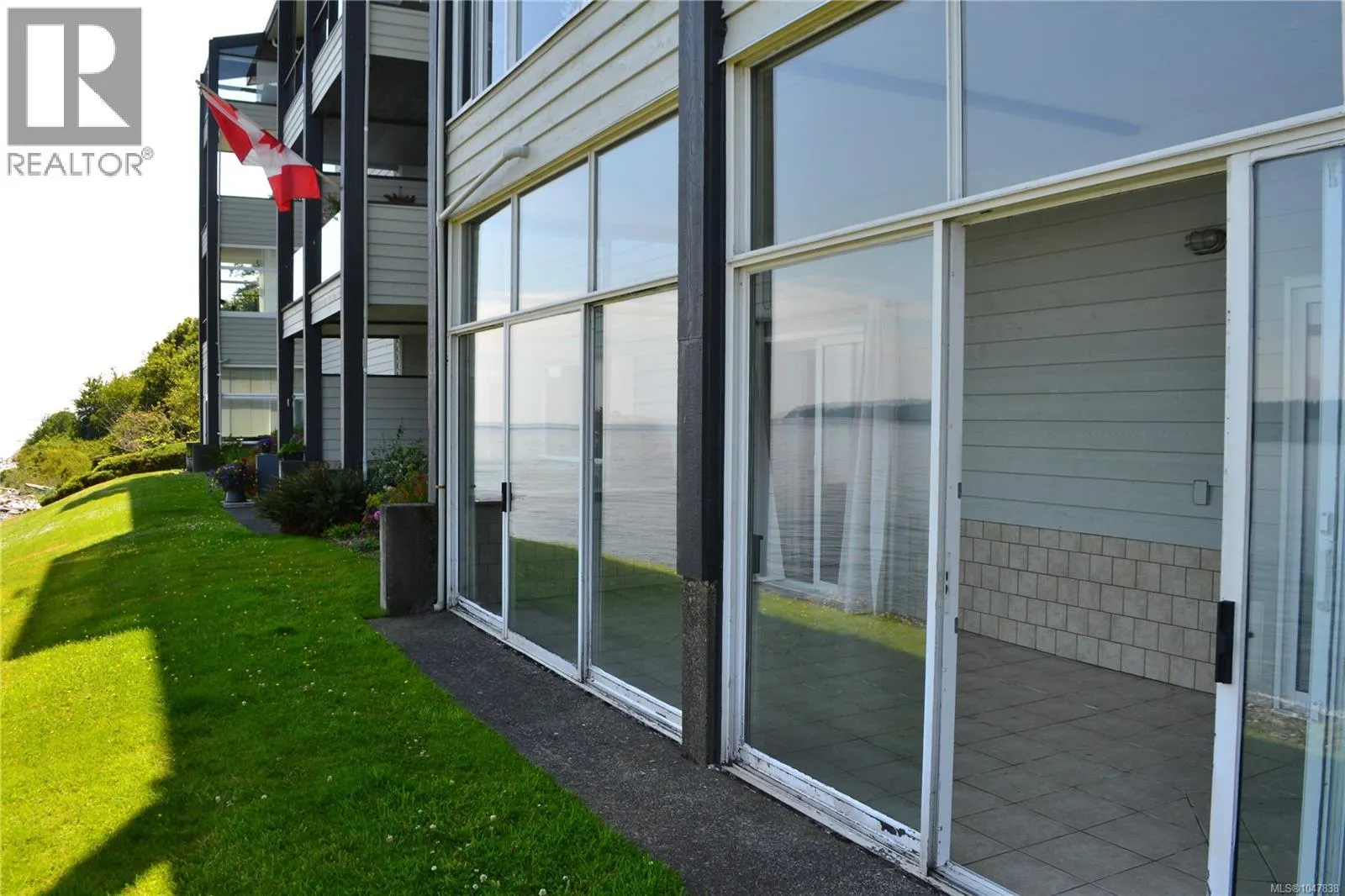 1 523 Island Hwy