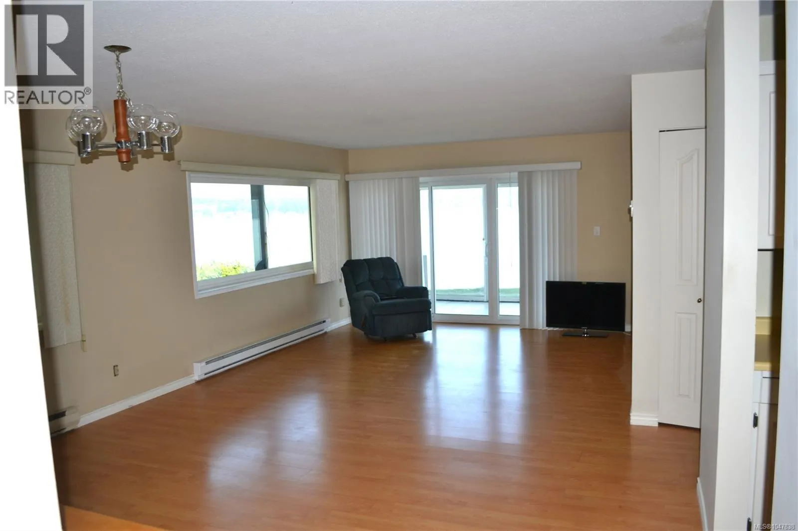1 523 Island Hwy