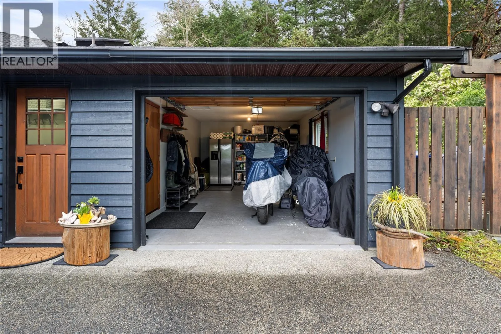 3141 Swallow Cres