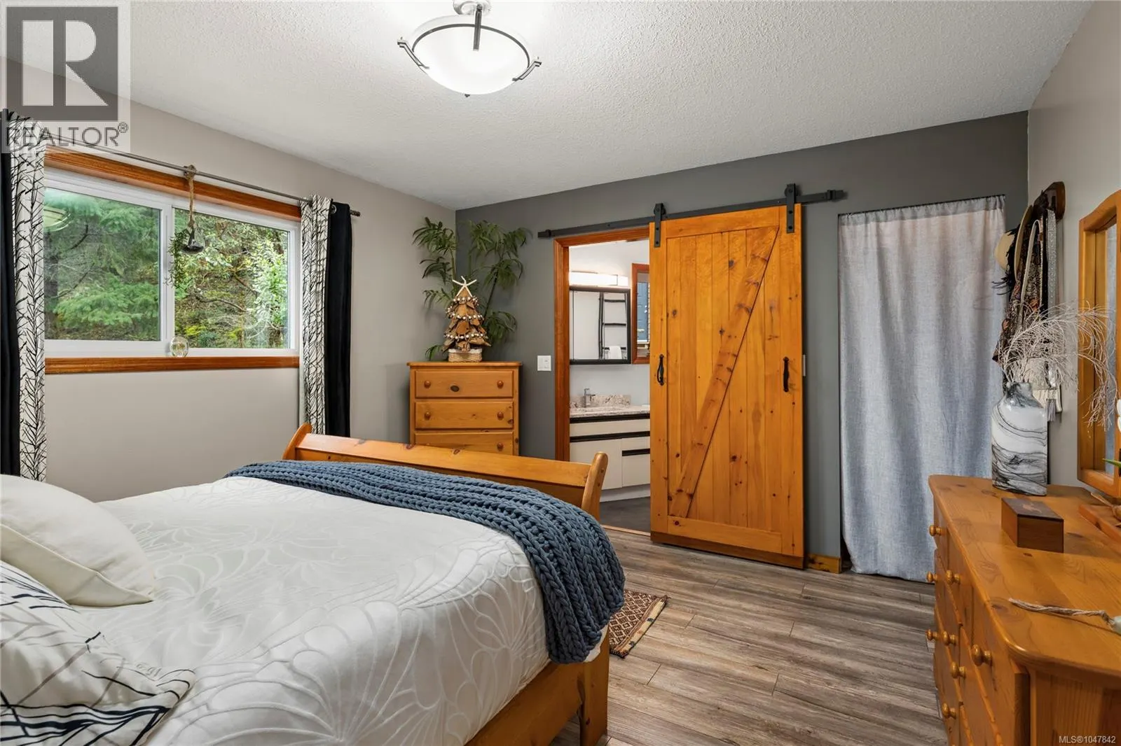 3141 Swallow Cres