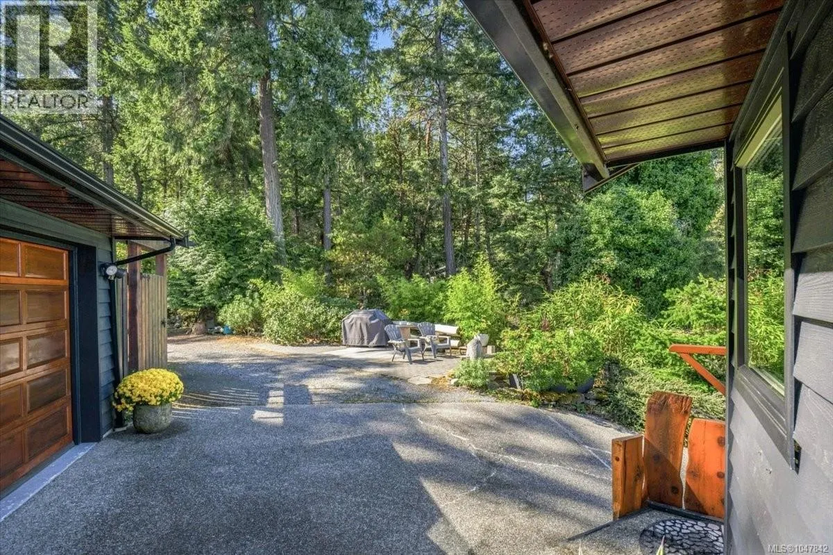 3141 Swallow Cres