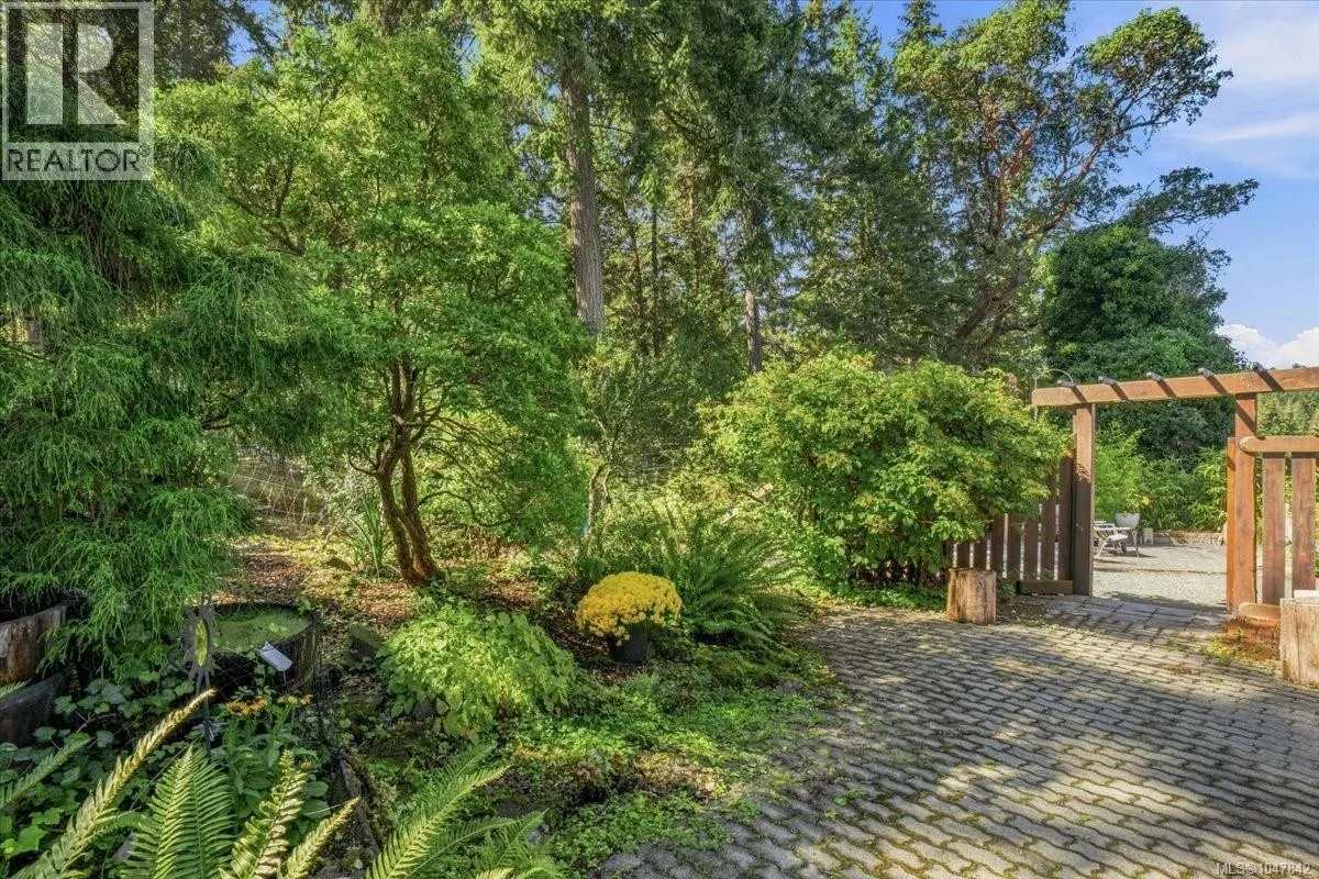 3141 Swallow Cres