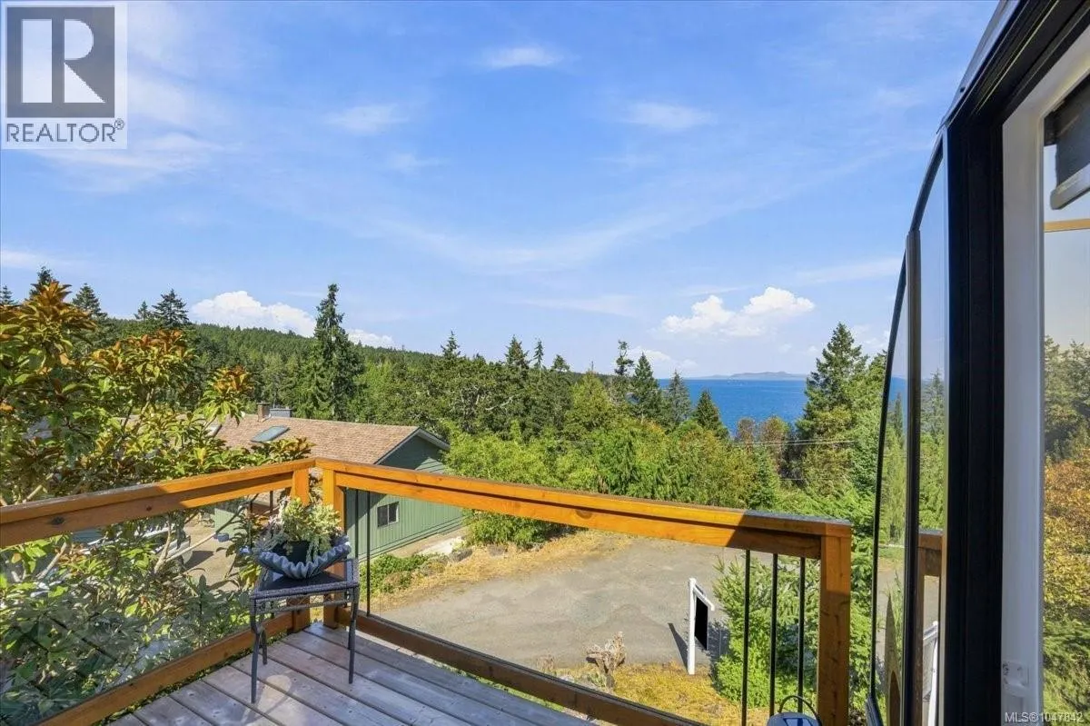 3141 Swallow Cres