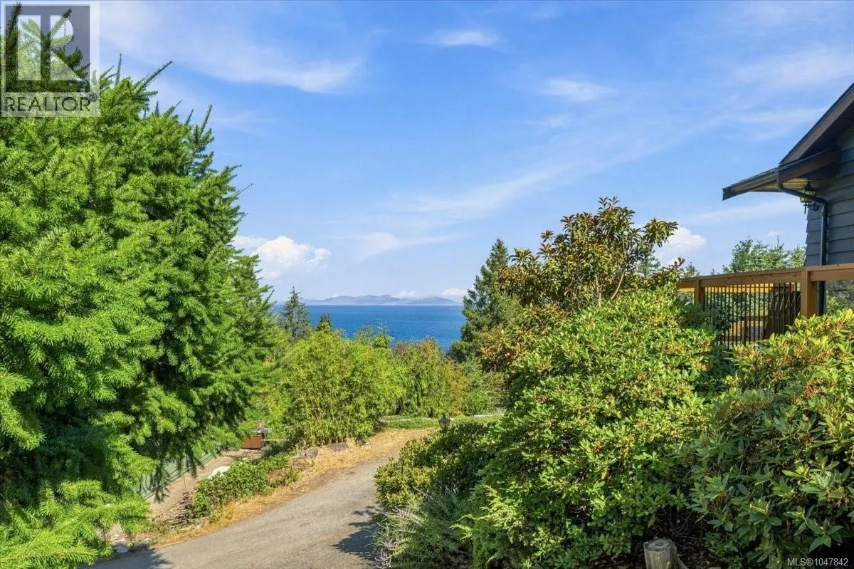 3141 Swallow Cres