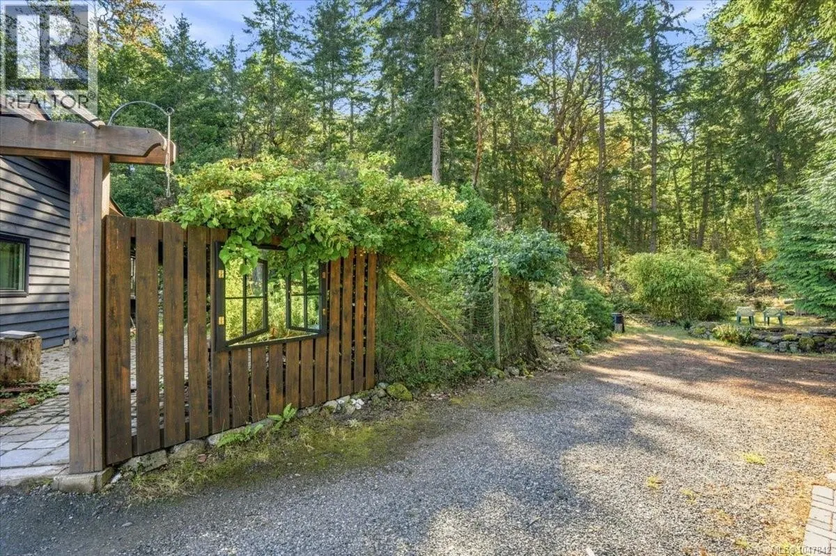 3141 Swallow Cres