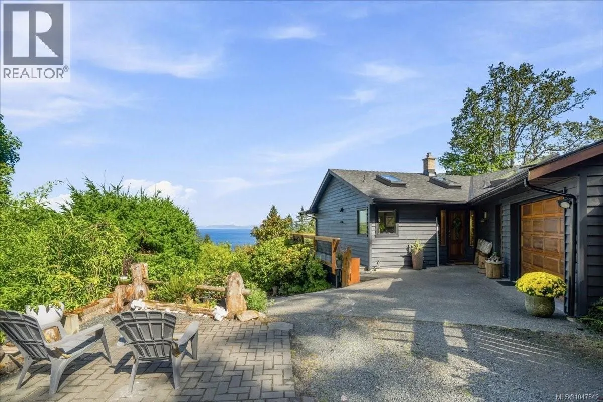 3141 Swallow Cres