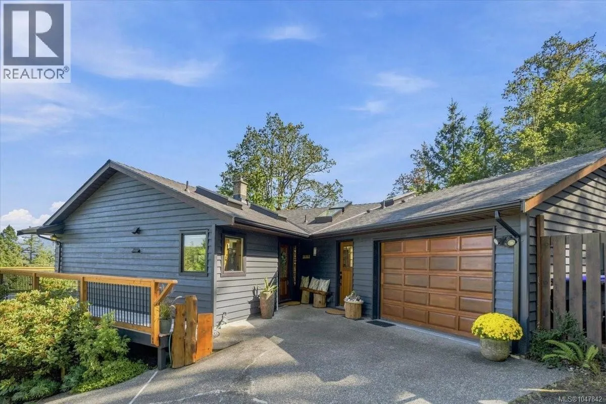 3141 Swallow Cres