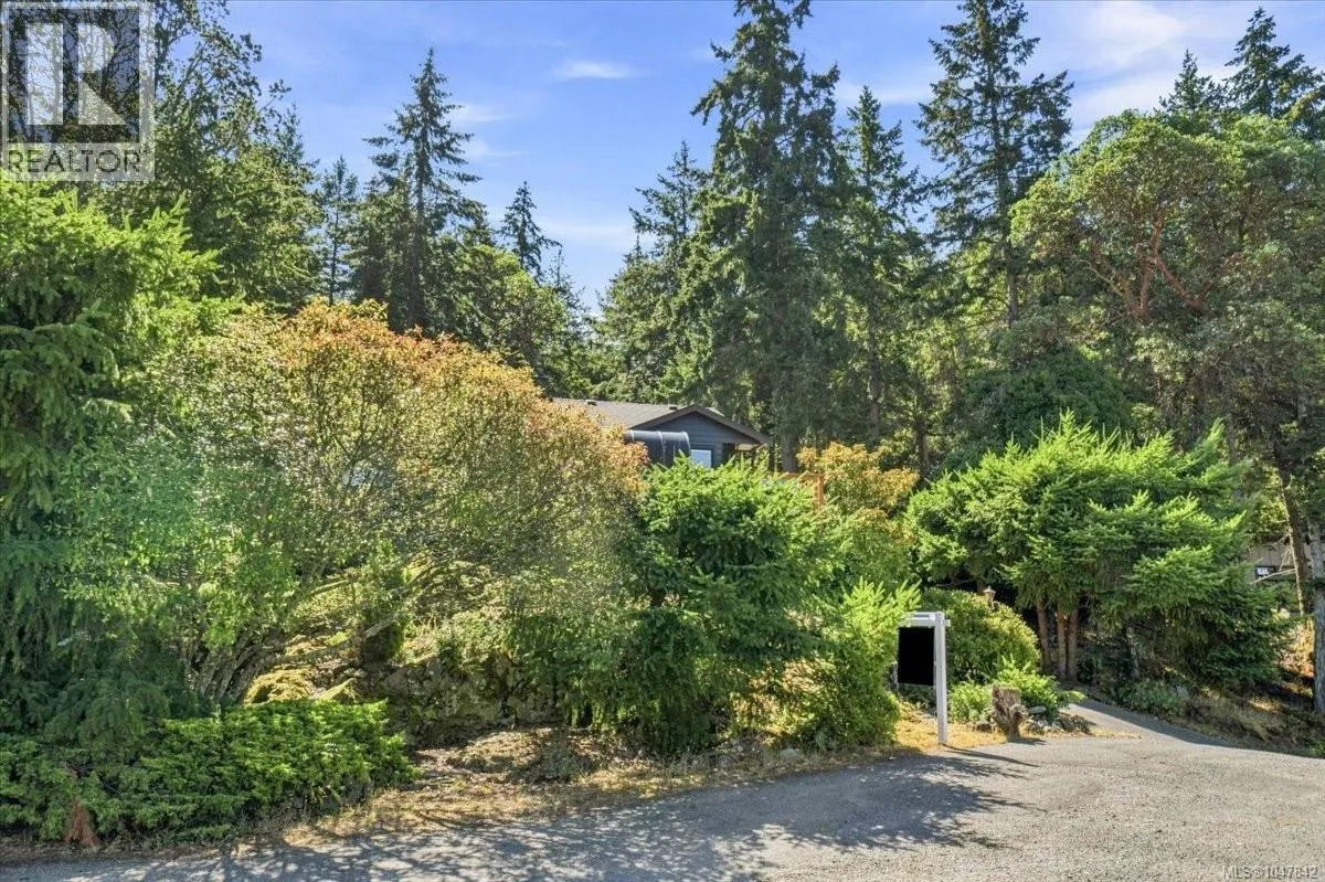 3141 Swallow Cres