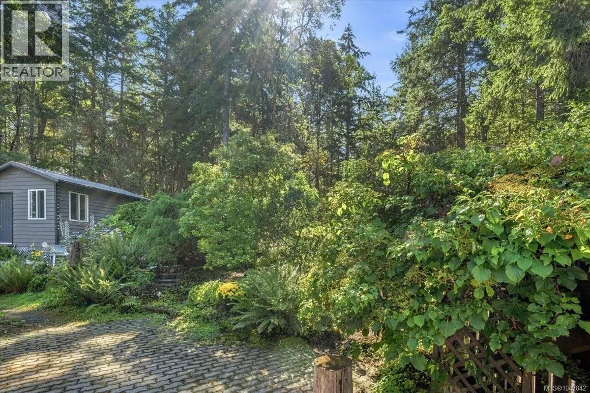 3141 Swallow Cres
