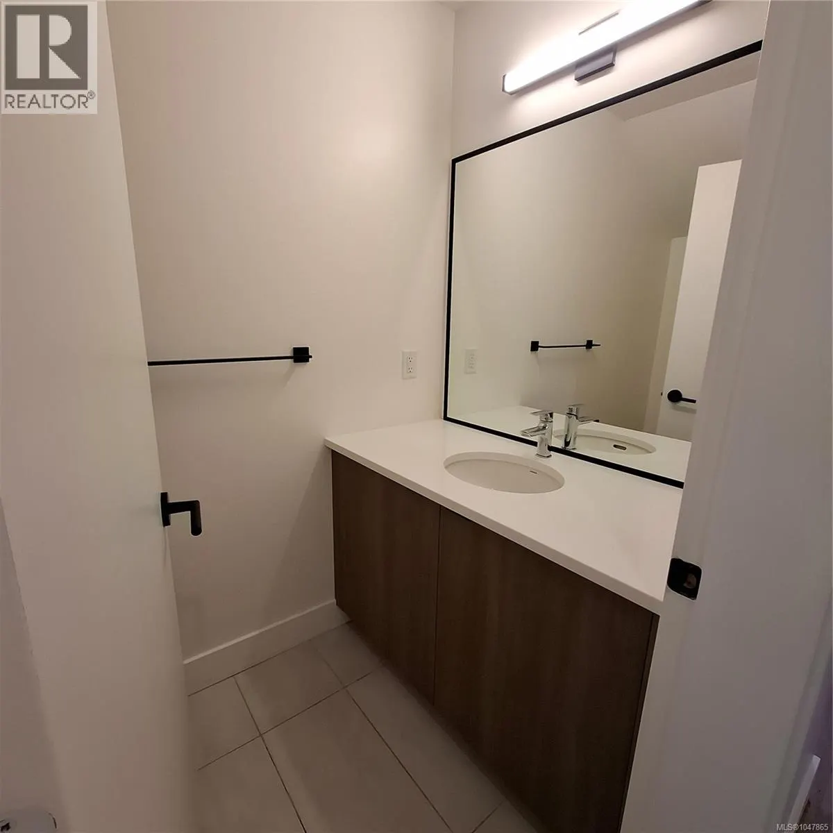 8 2330 Sooke Rd