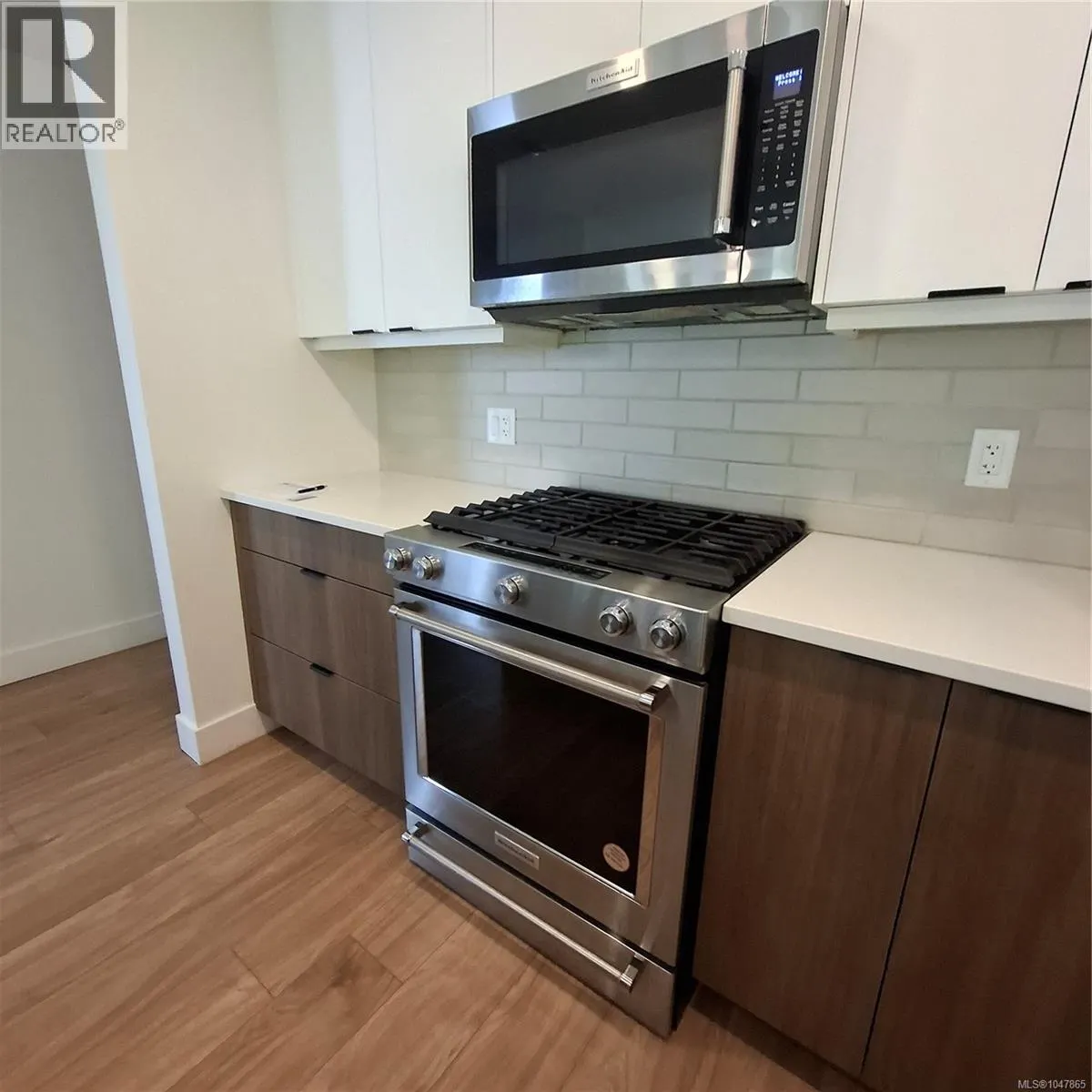 8 2330 Sooke Rd