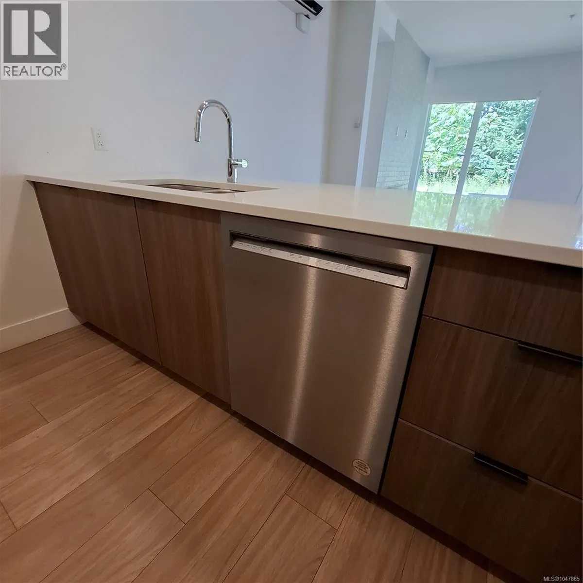 8 2330 Sooke Rd