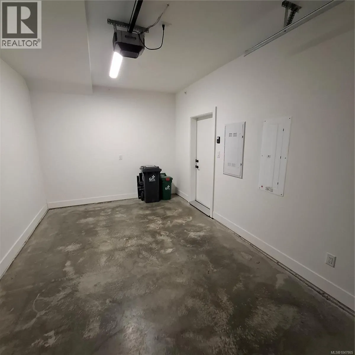 8 2330 Sooke Rd