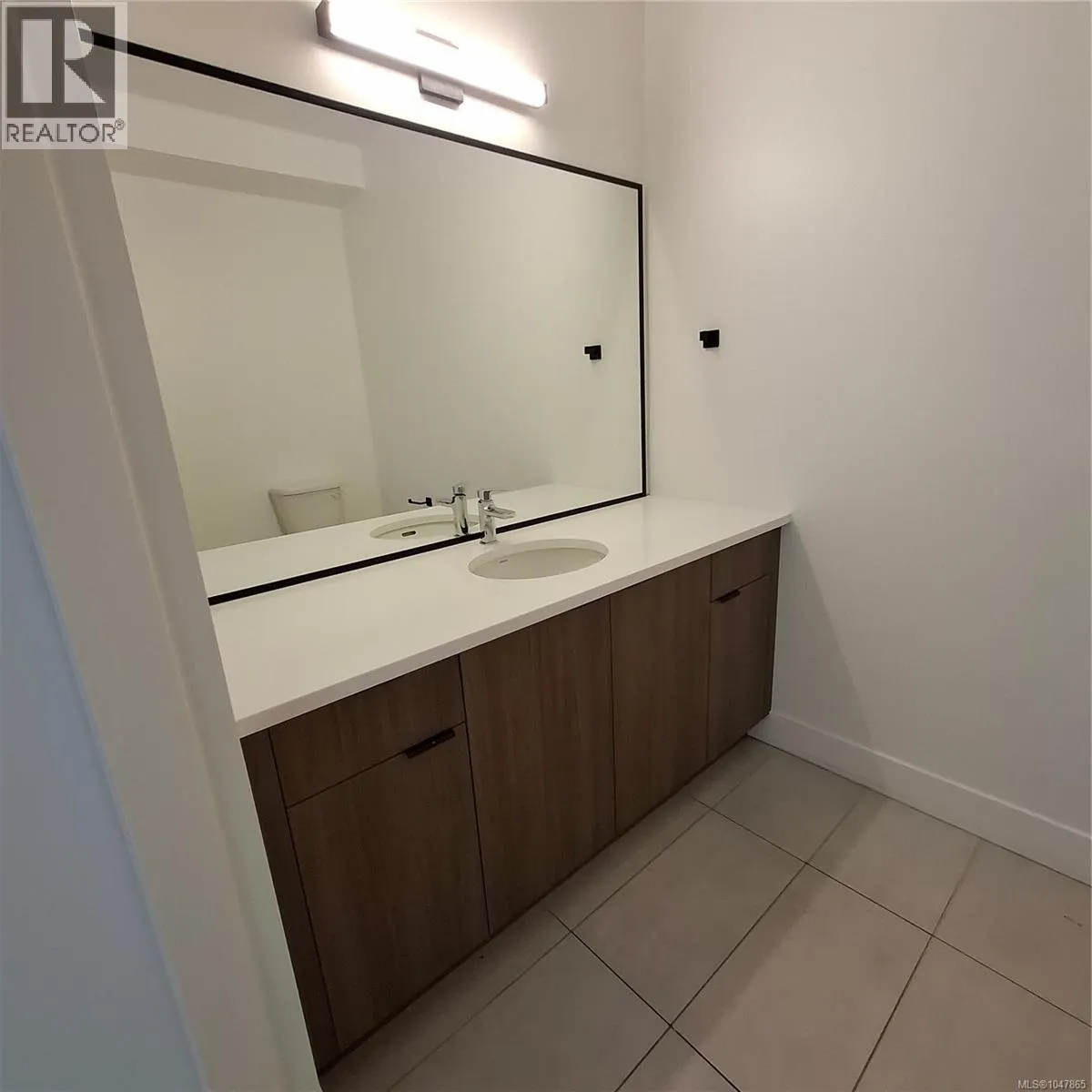 8 2330 Sooke Rd