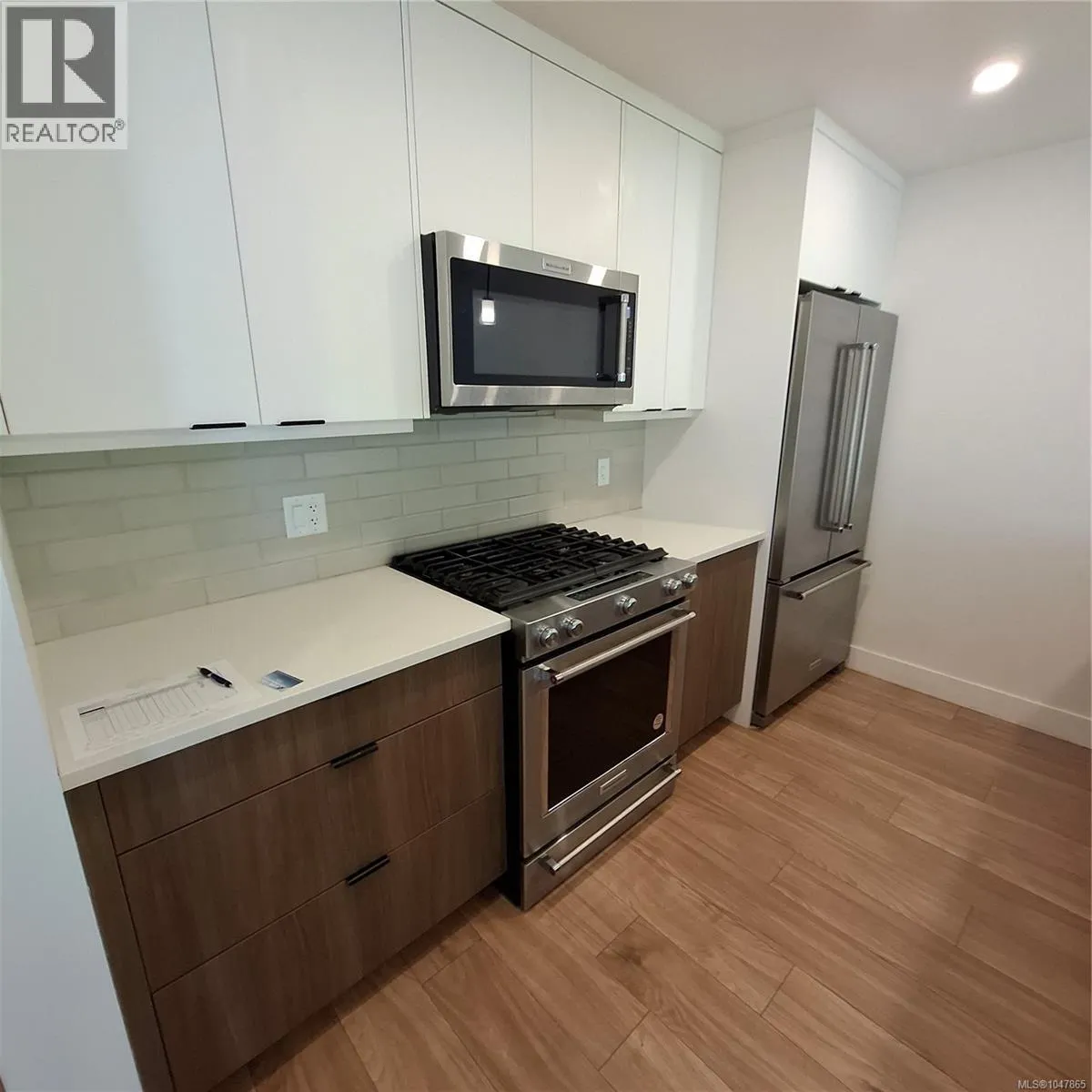 8 2330 Sooke Rd
