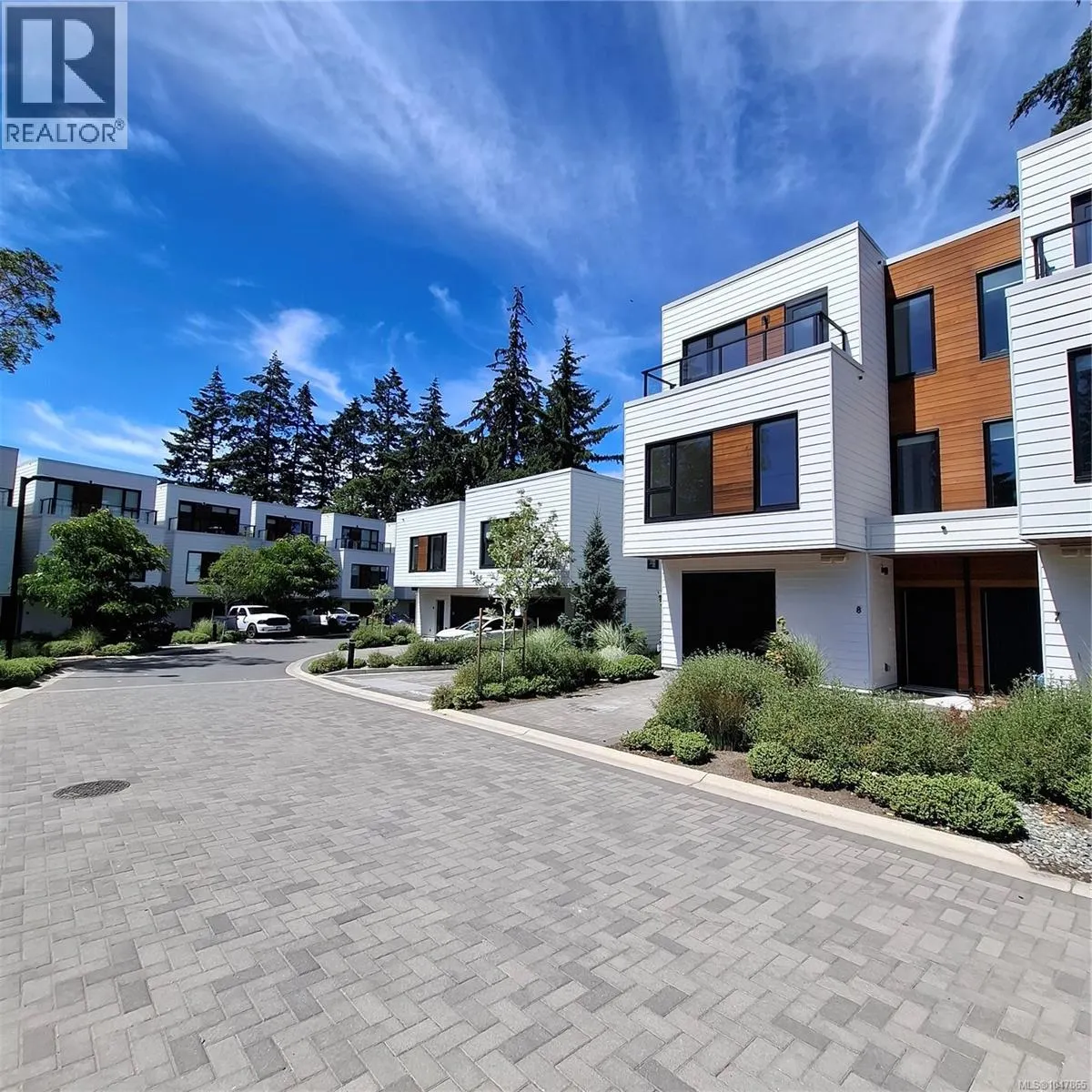 8 2330 Sooke Rd
