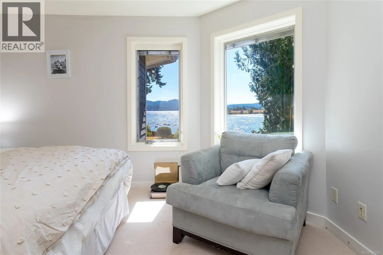 5469 Sooke Rd