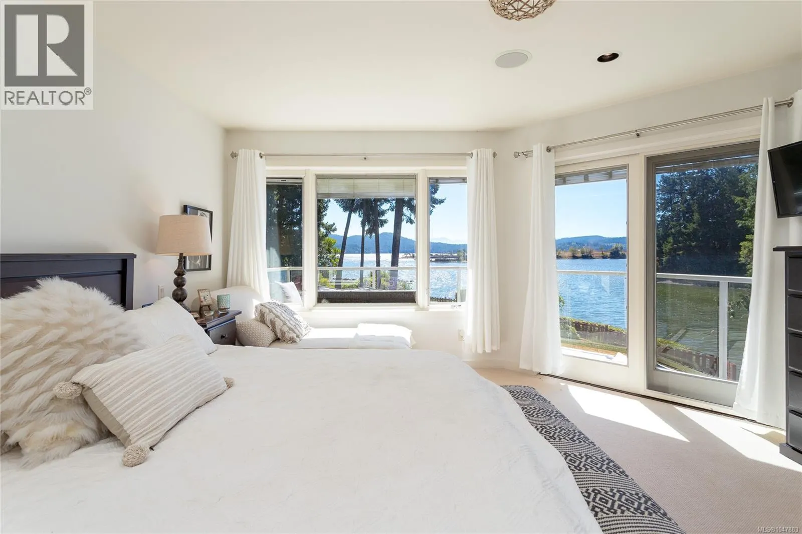 5469 Sooke Rd