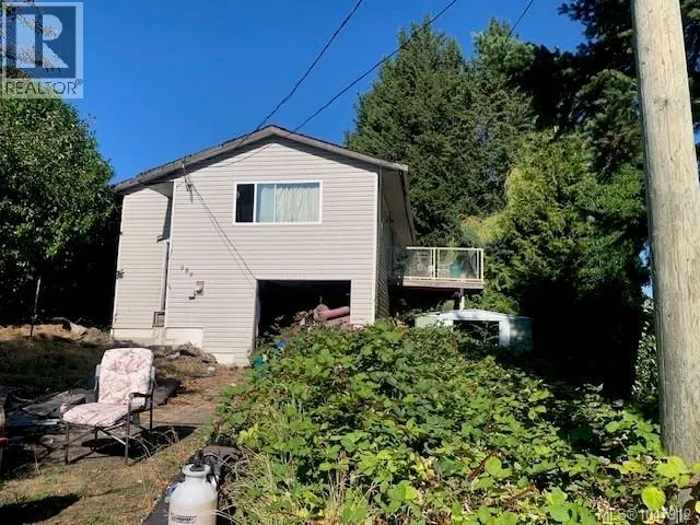 989 Plecas Cres