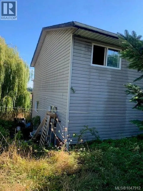 989 Plecas Cres