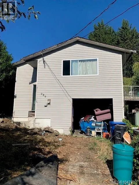 989 Plecas Cres