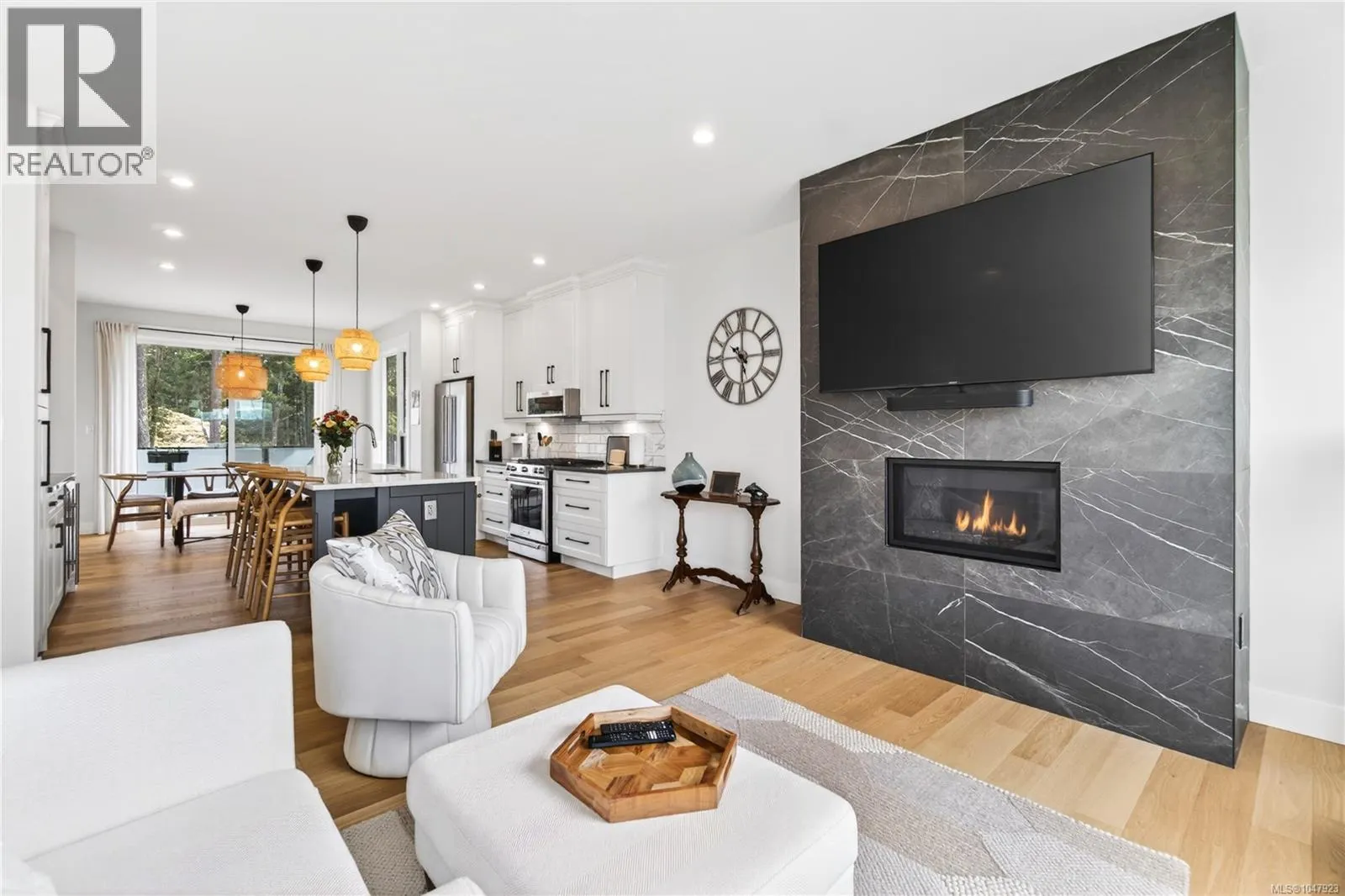 103 1217 Manzanita Pl