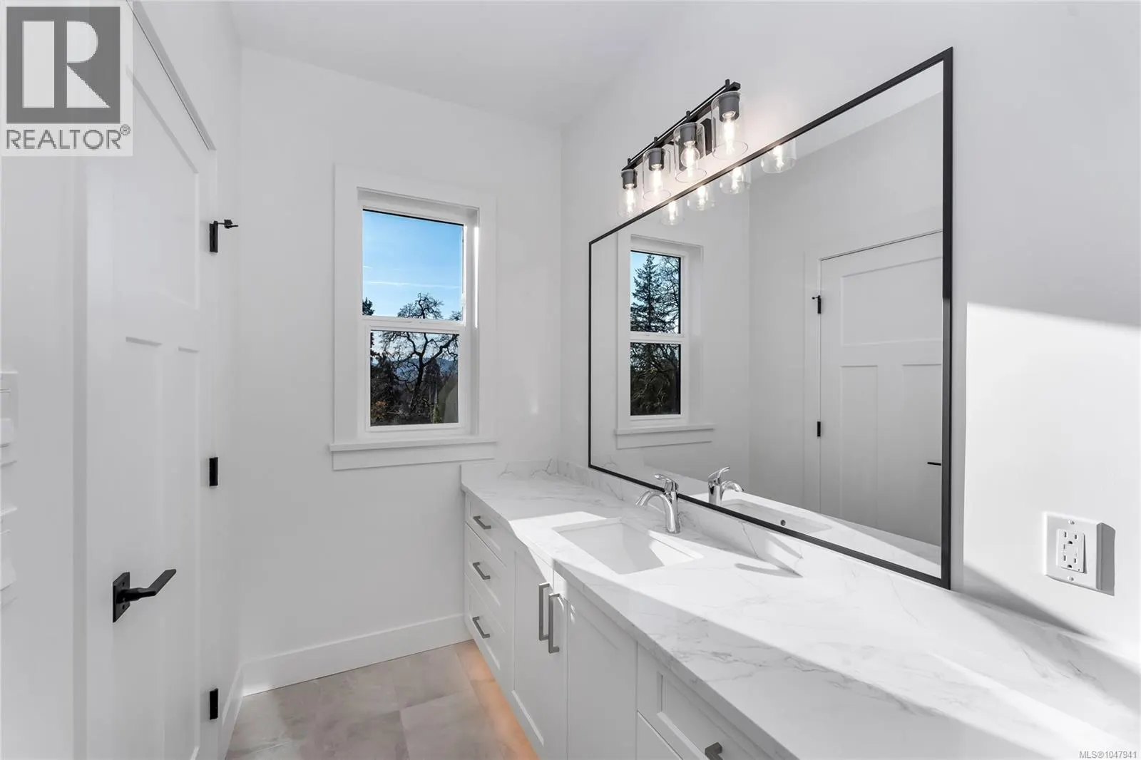 2023 Oakhill Pl