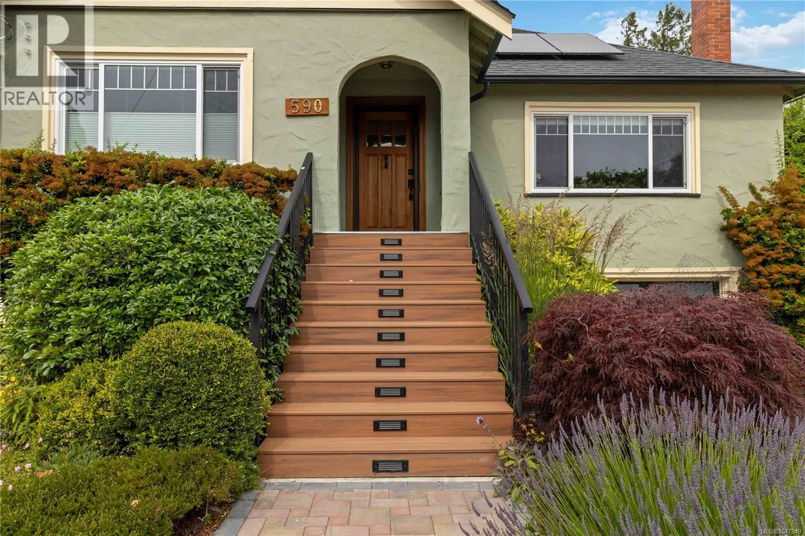 590 Monterey Ave