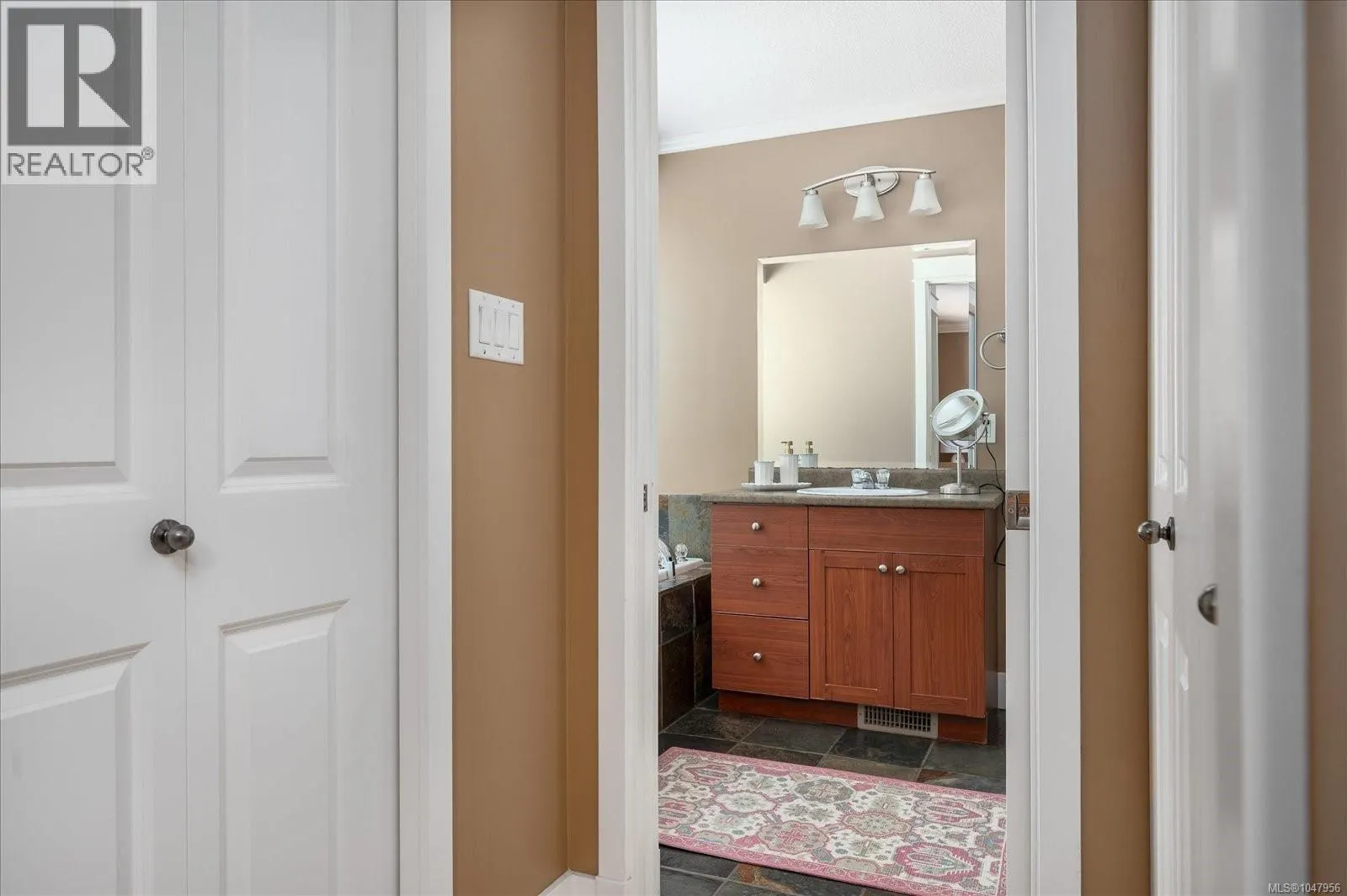 4734 Vista View Cres