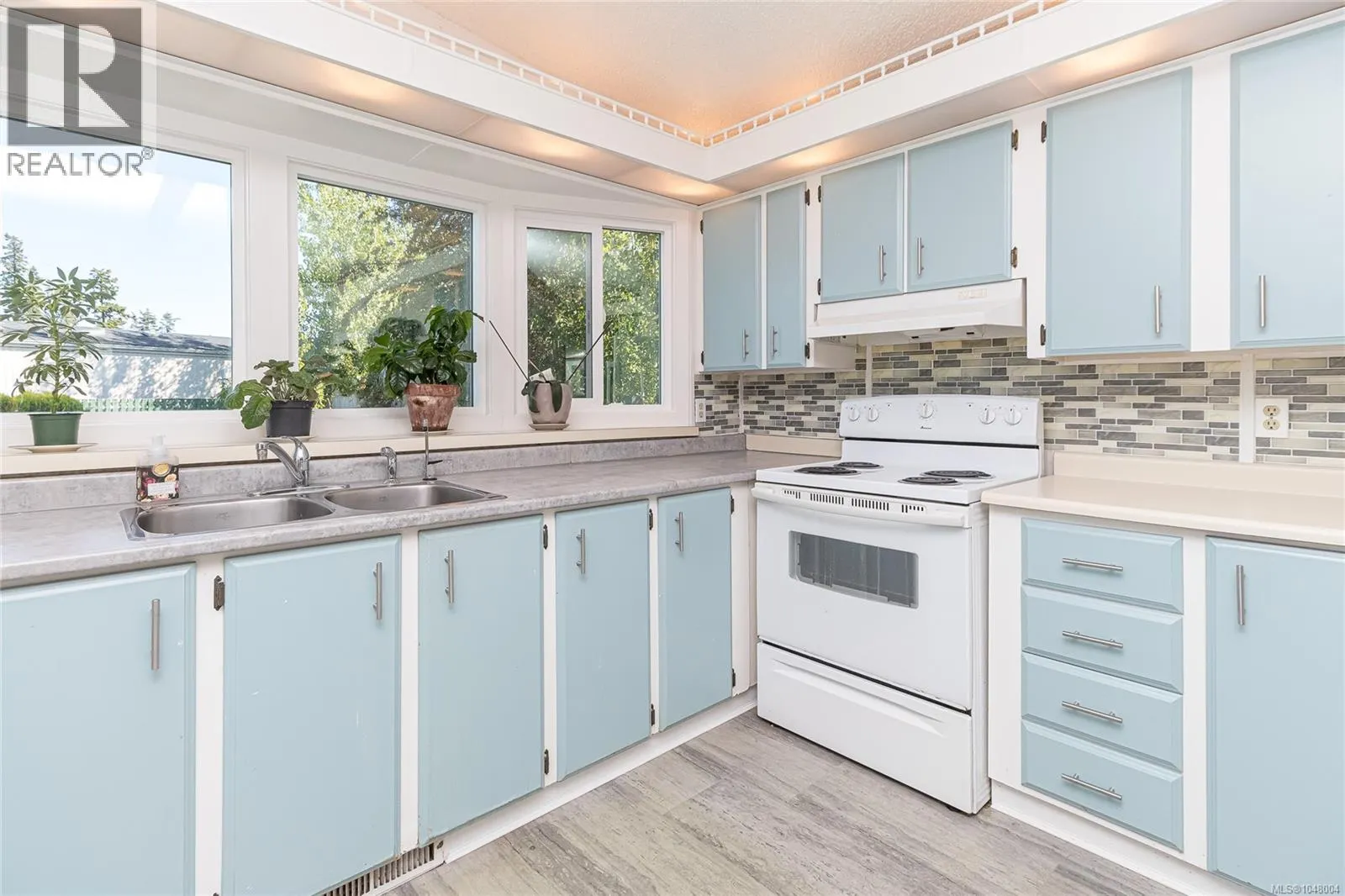 64 7701 Central Saanich Rd