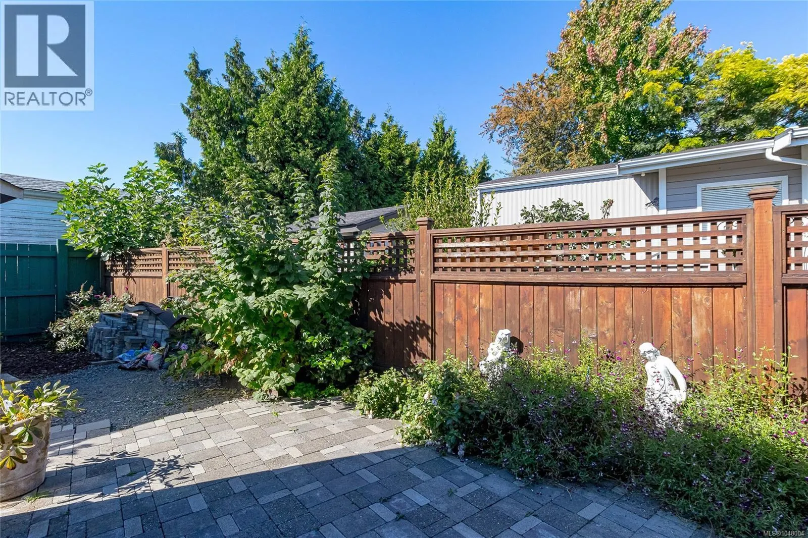 64 7701 Central Saanich Rd