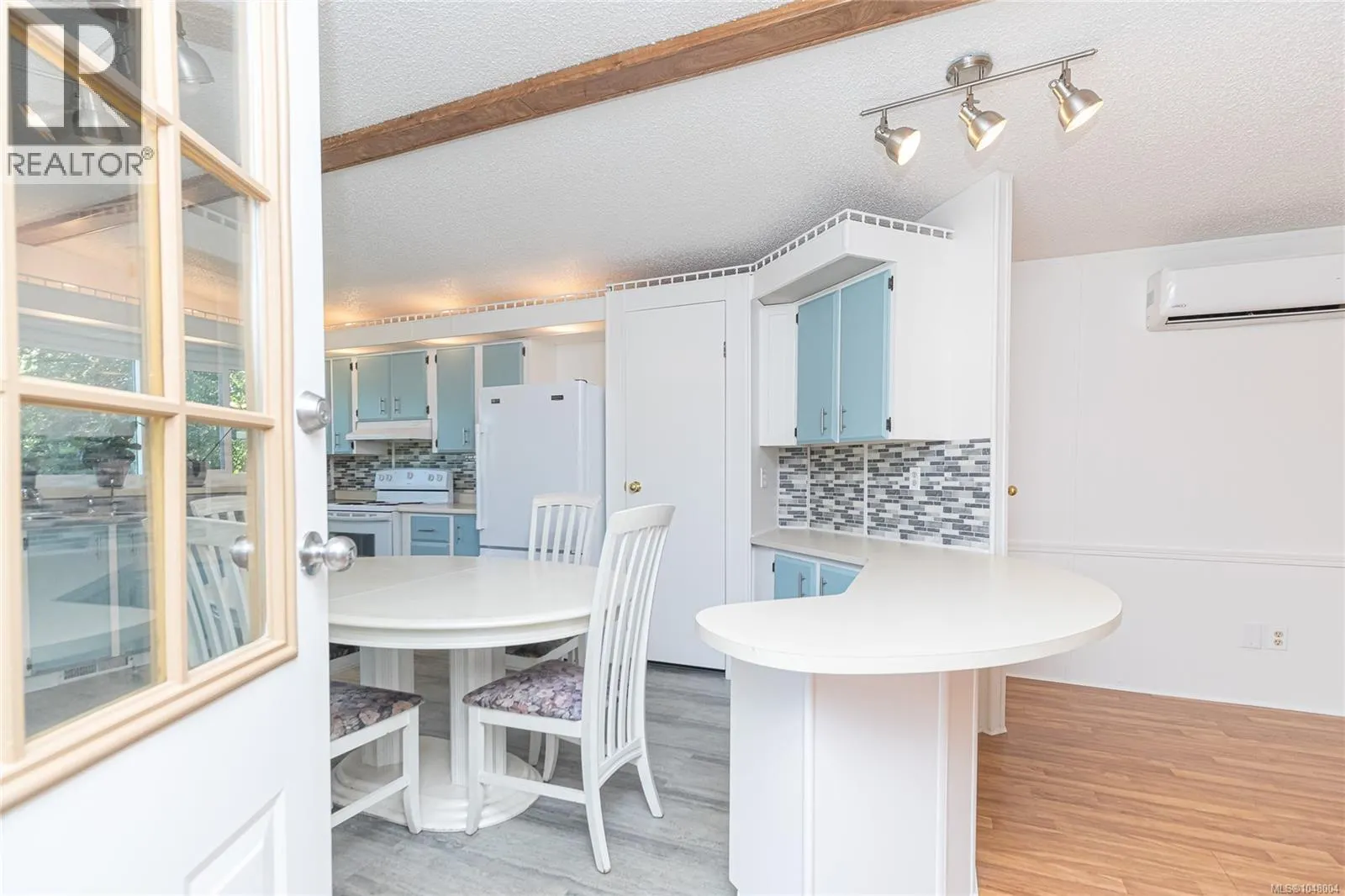 64 7701 Central Saanich Rd