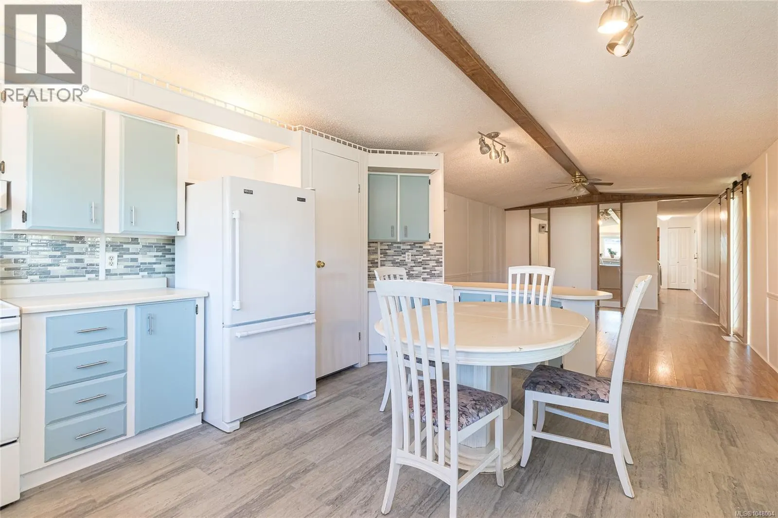 64 7701 Central Saanich Rd