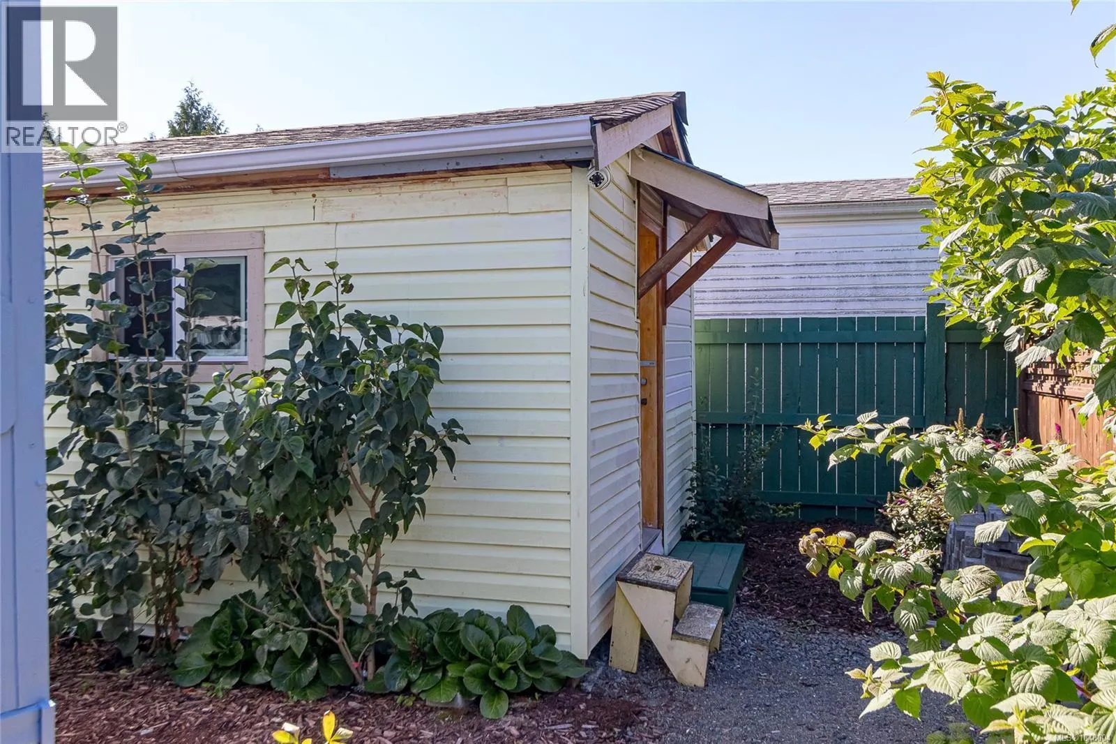 64 7701 Central Saanich Rd
