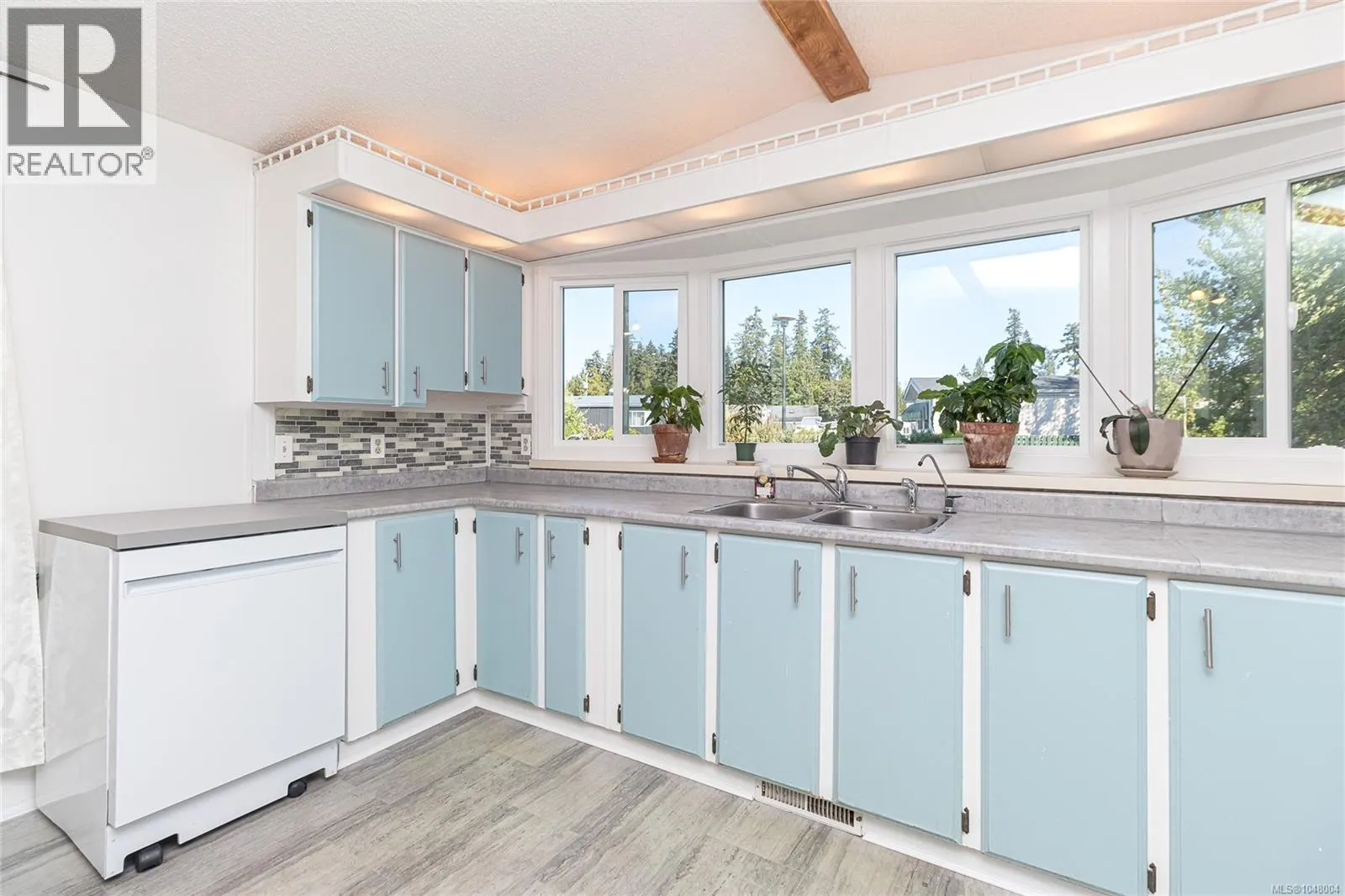 64 7701 Central Saanich Rd