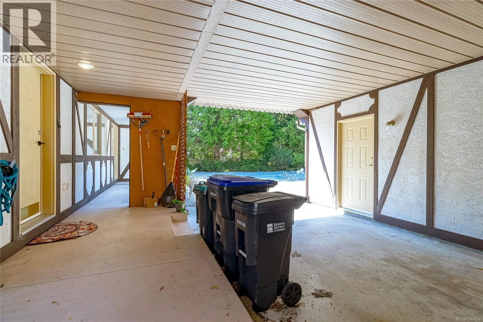 2526 Island Hwy W