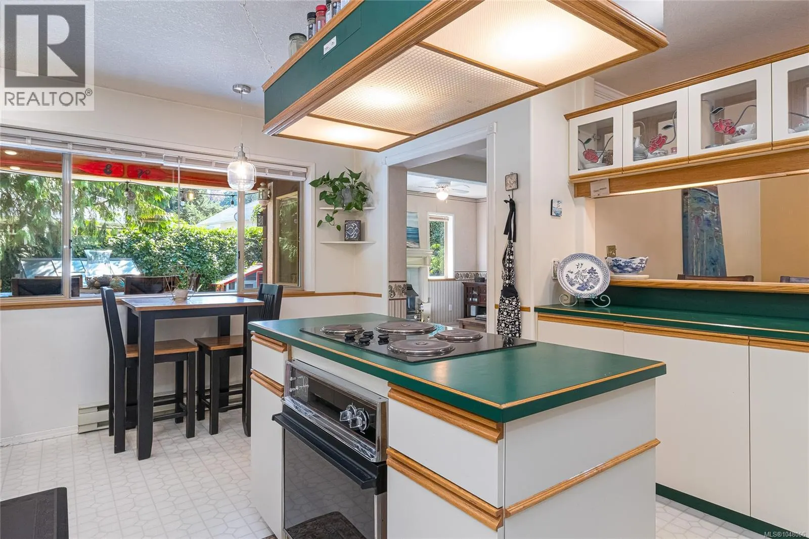 2526 Island Hwy W