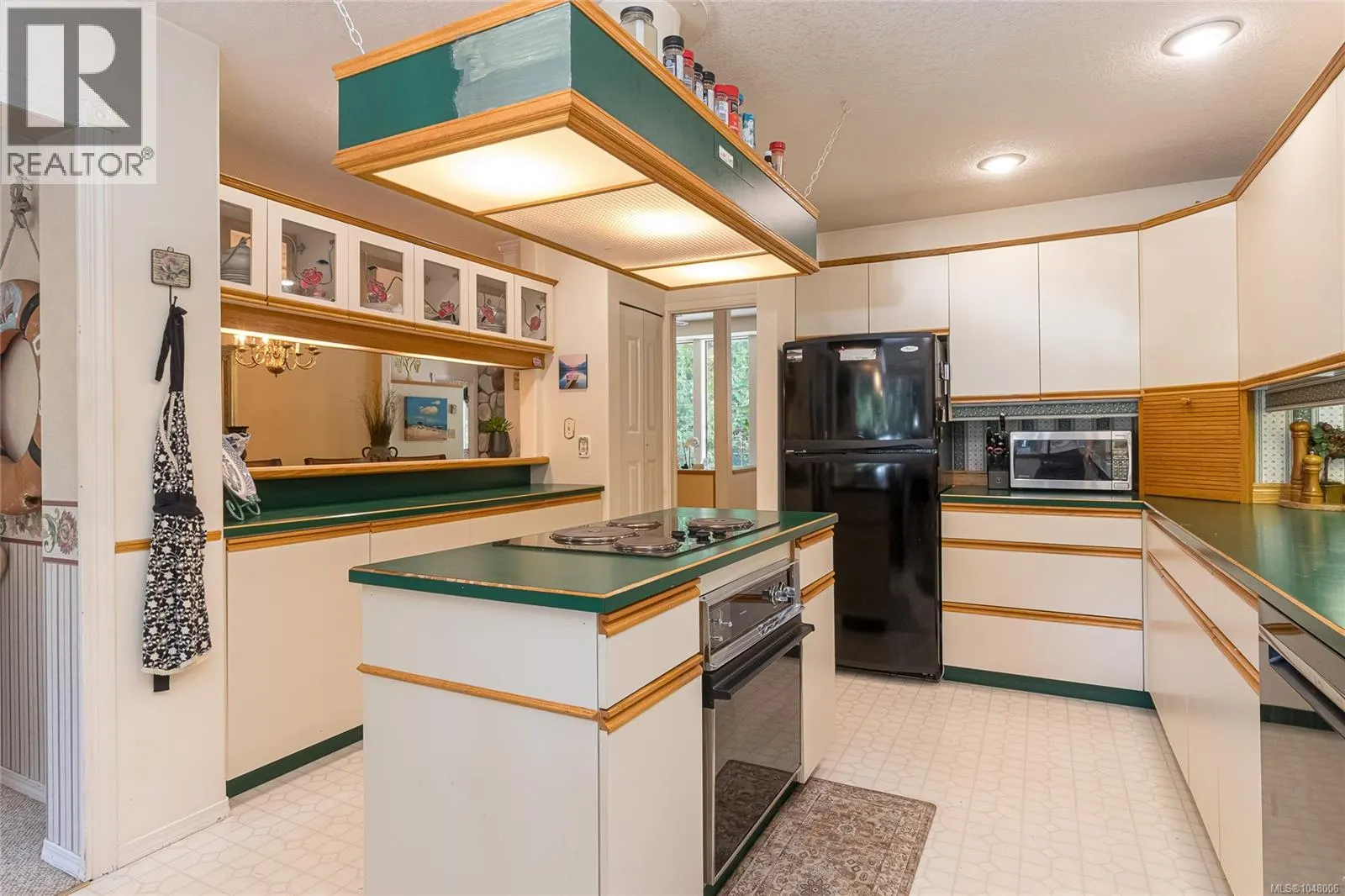 2526 Island Hwy W