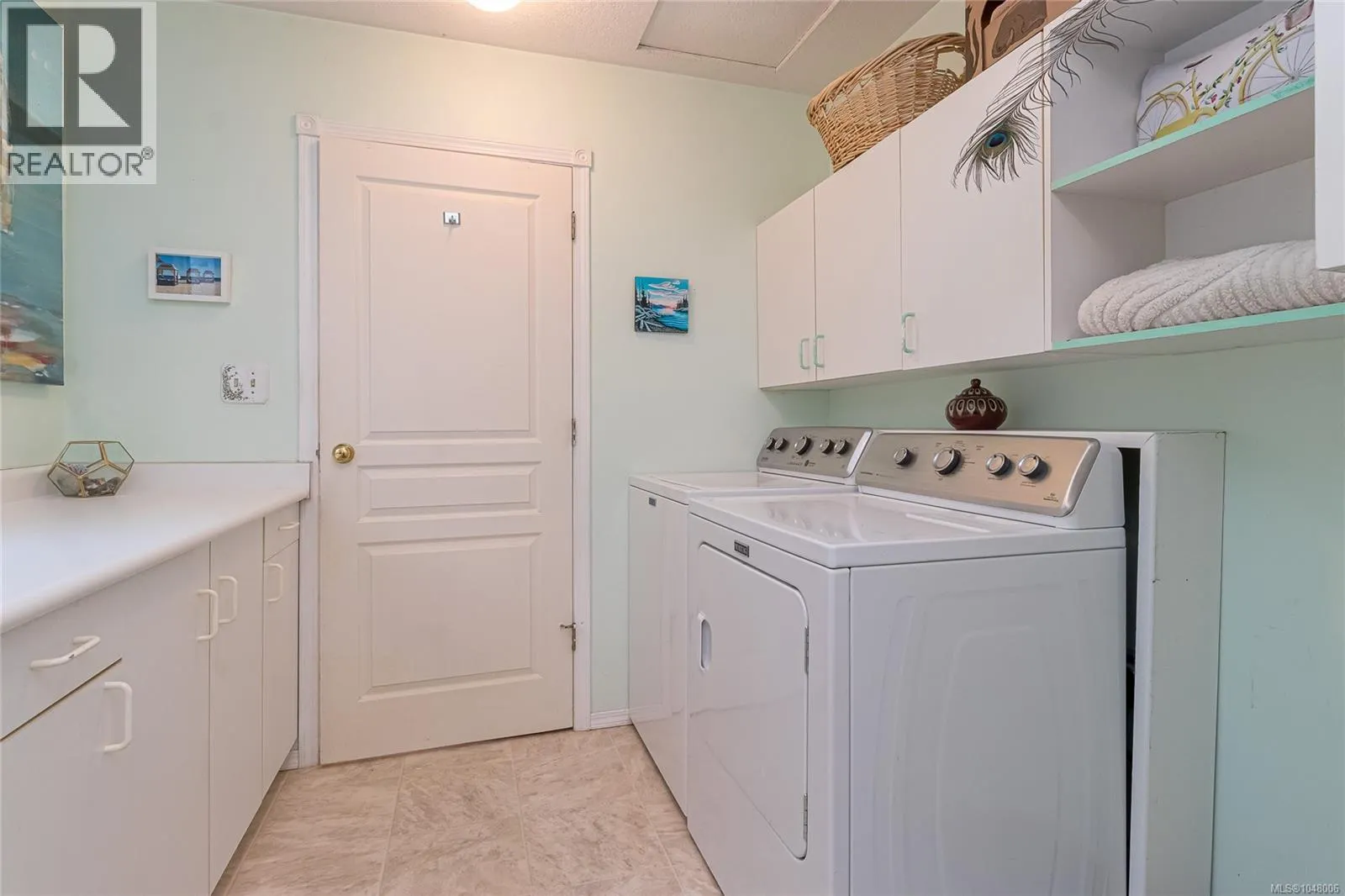 2526 Island Hwy W