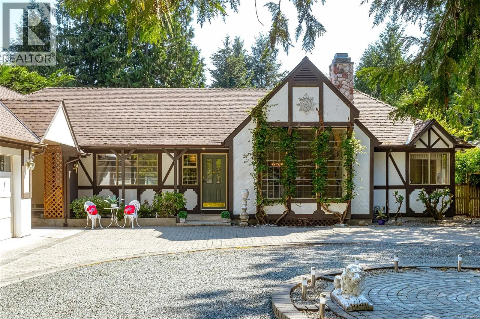 2526 Island Hwy W