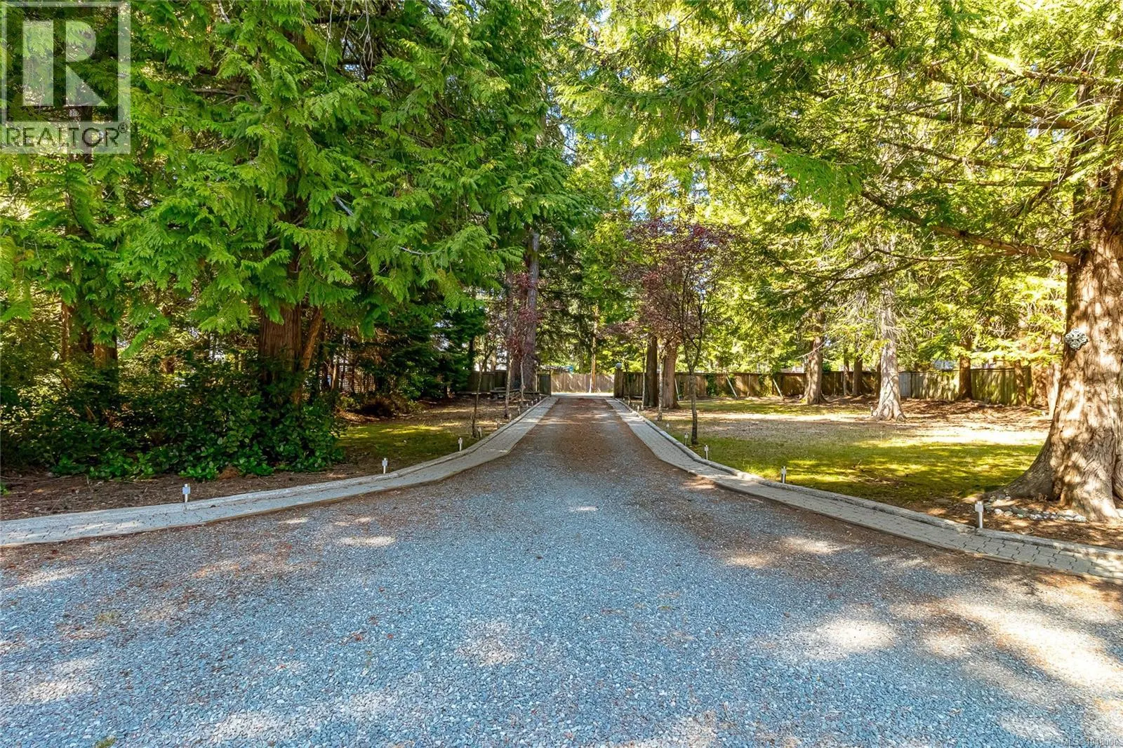 2526 Island Hwy W