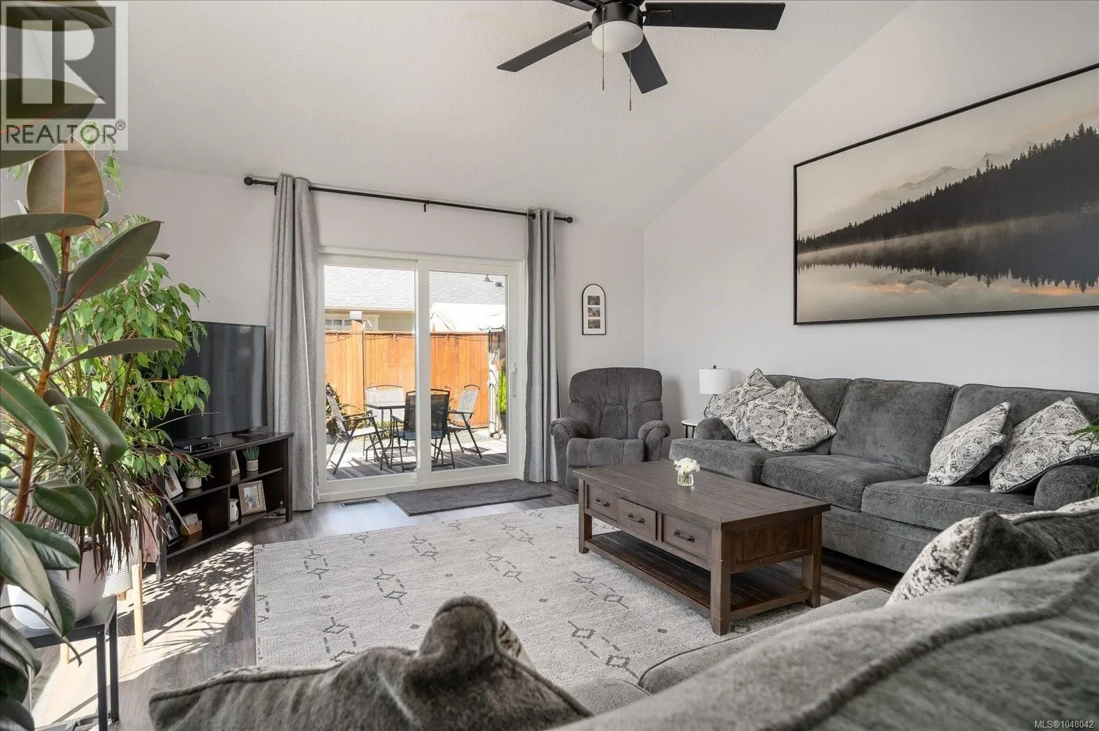 1041 Tara Cres