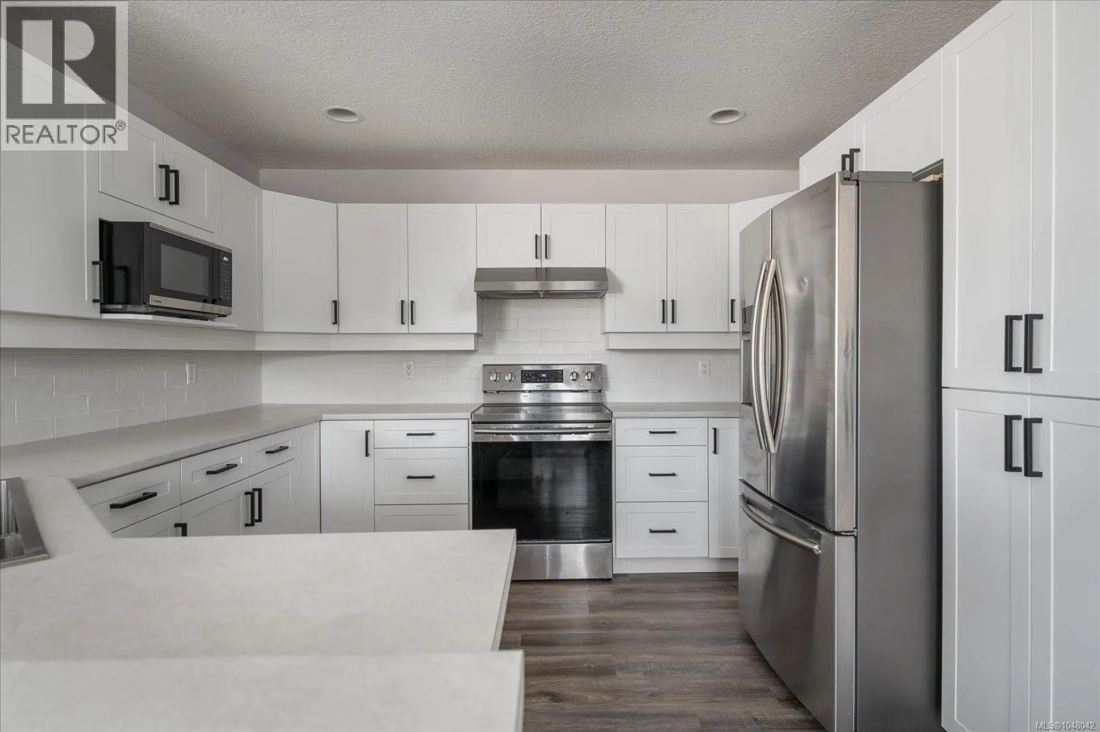 1041 Tara Cres