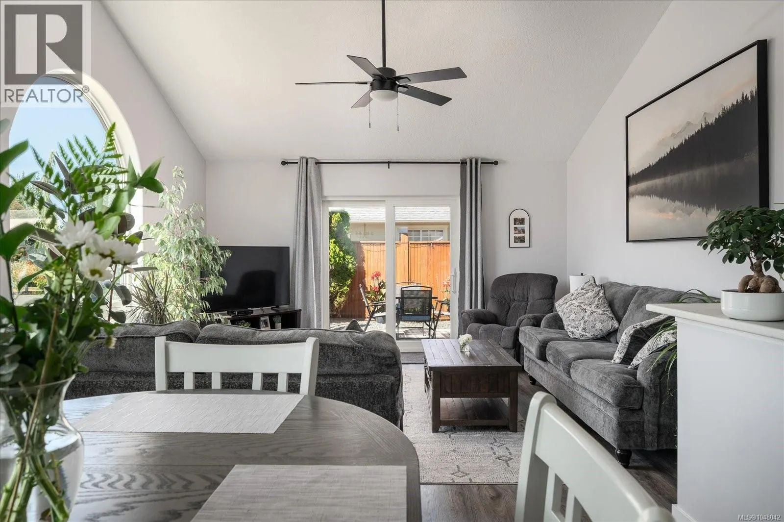 1041 Tara Cres