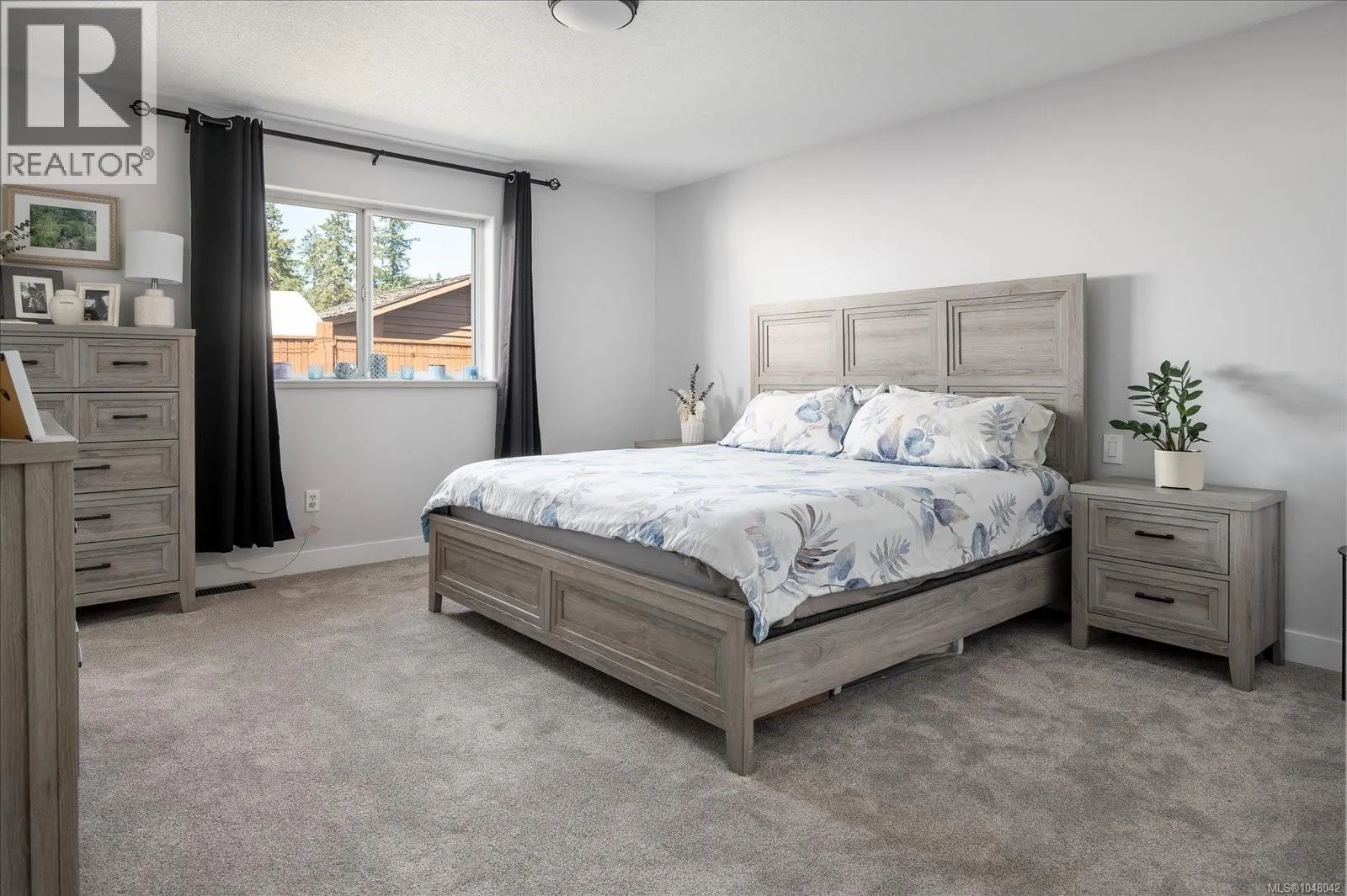 1041 Tara Cres