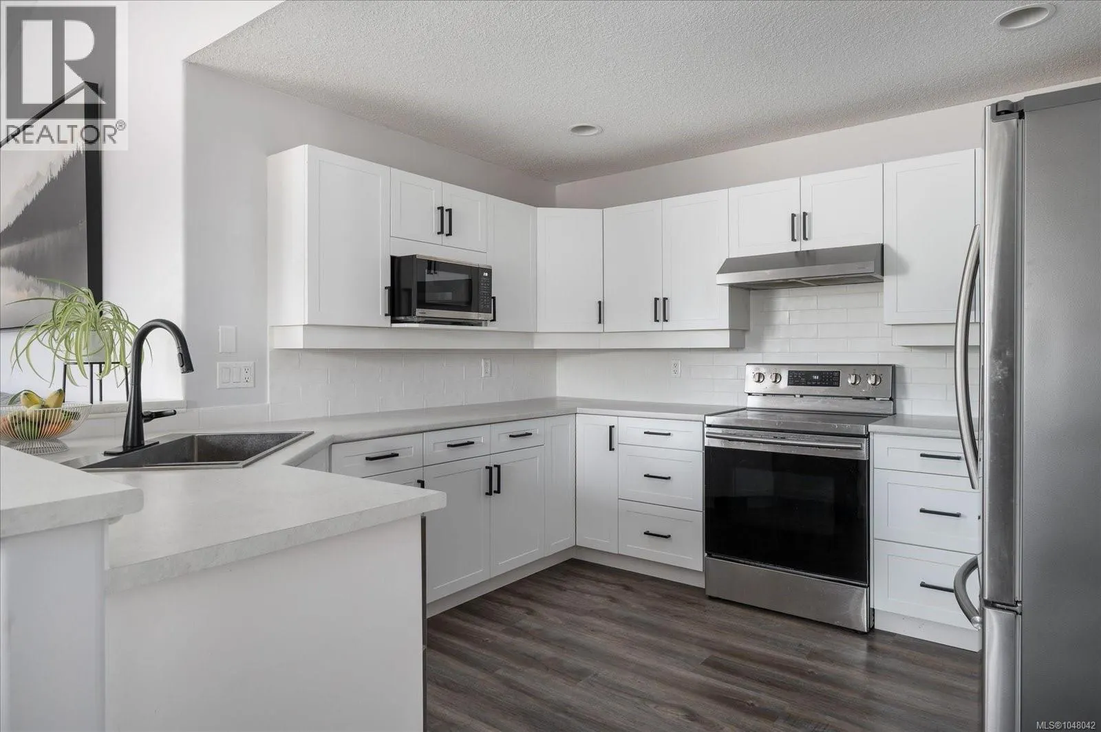 1041 Tara Cres