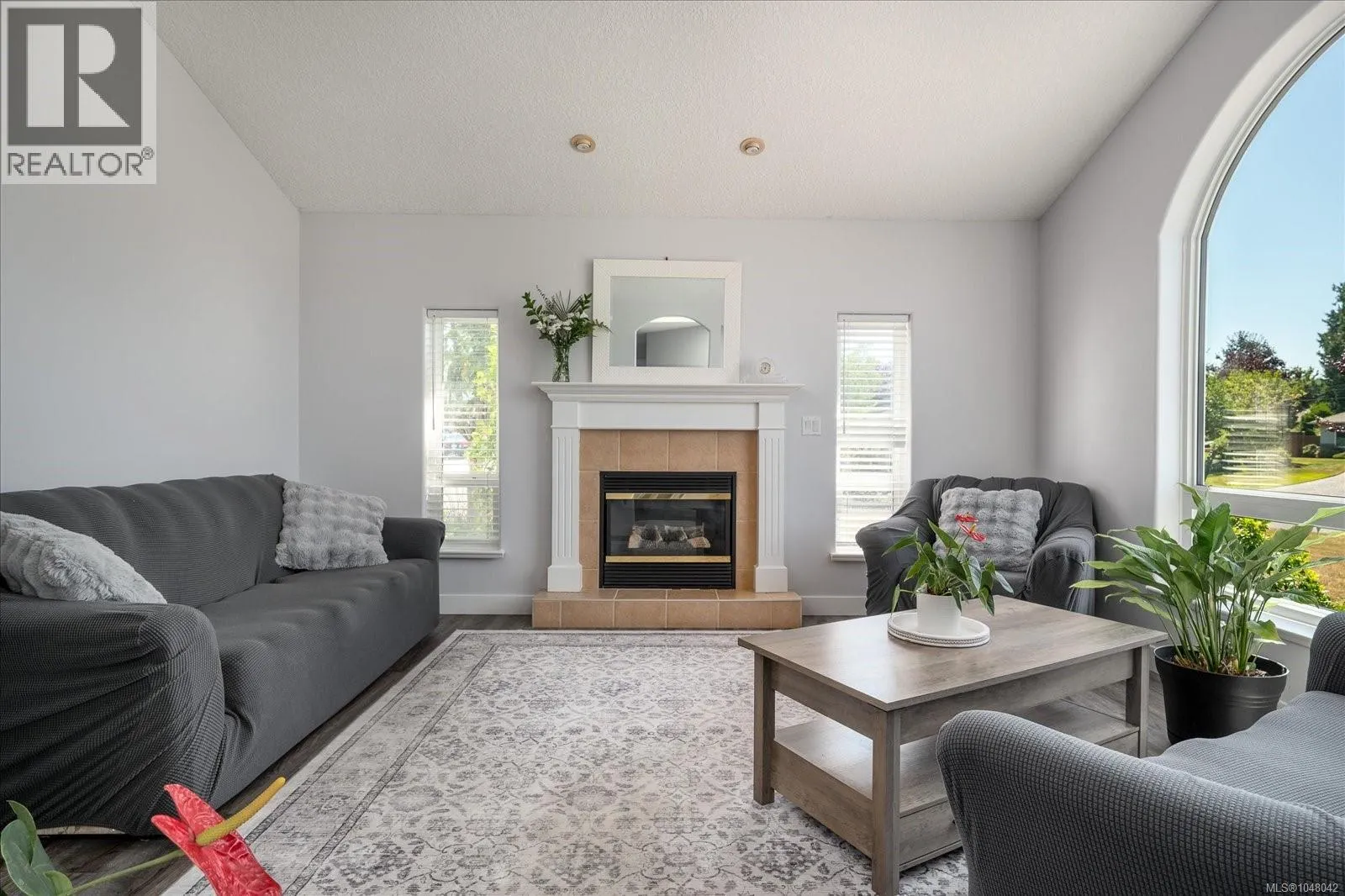 1041 Tara Cres