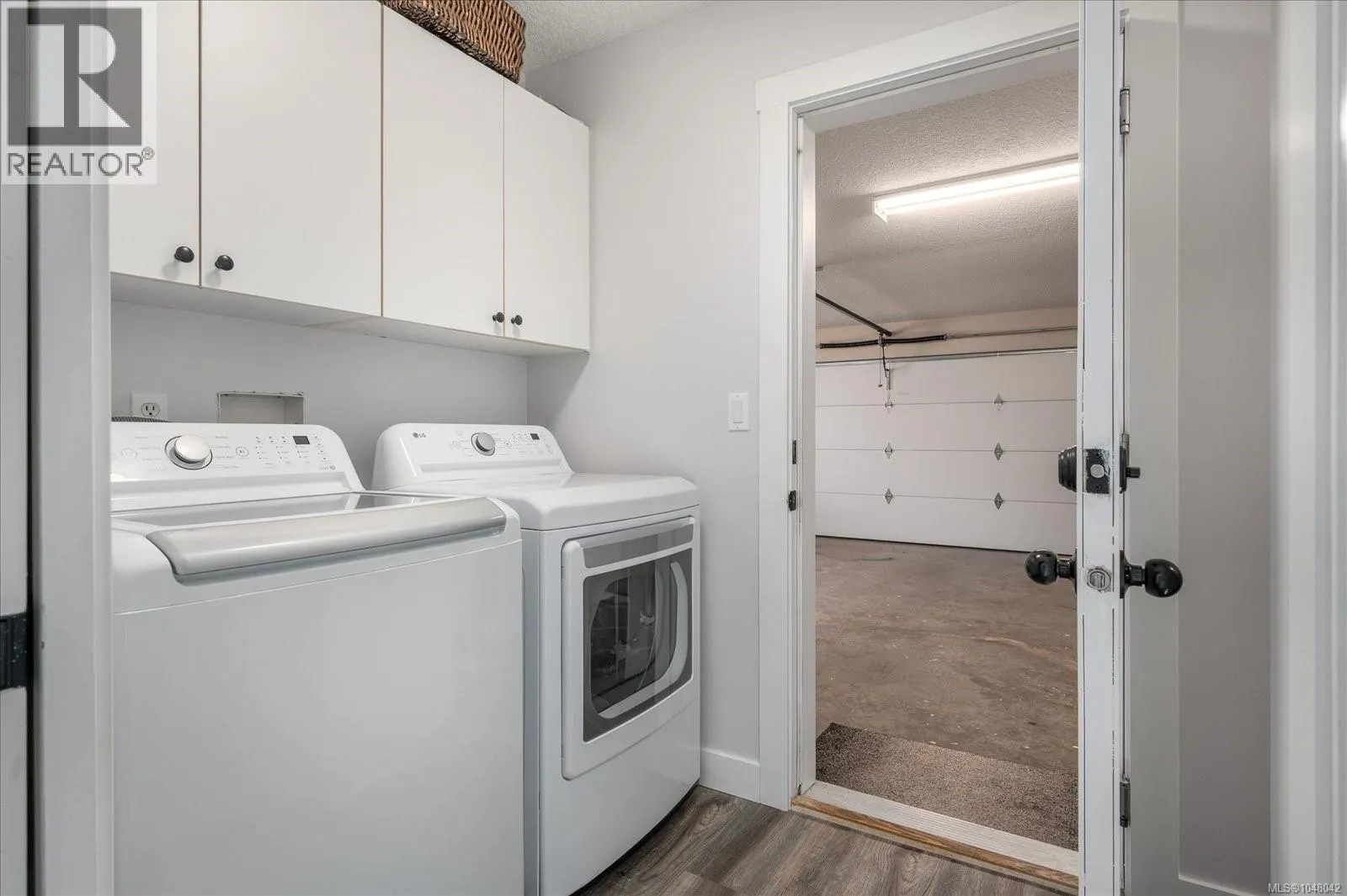 1041 Tara Cres