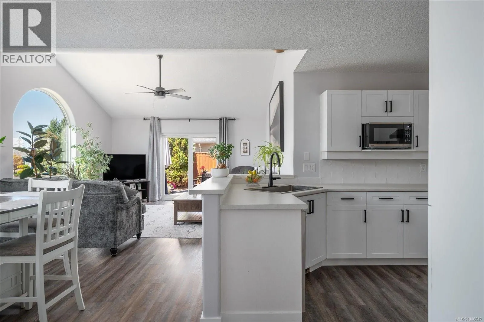 1041 Tara Cres