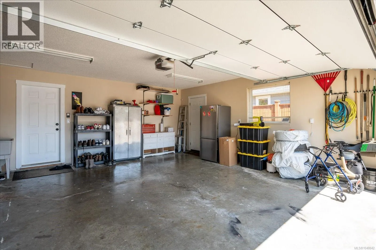 1041 Tara Cres
